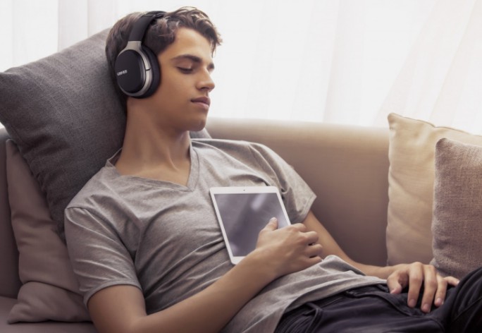 A man sleeping with edifier black w830bt headphone