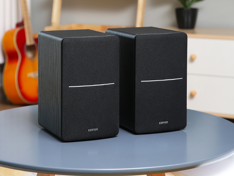 black bookshelf speakers